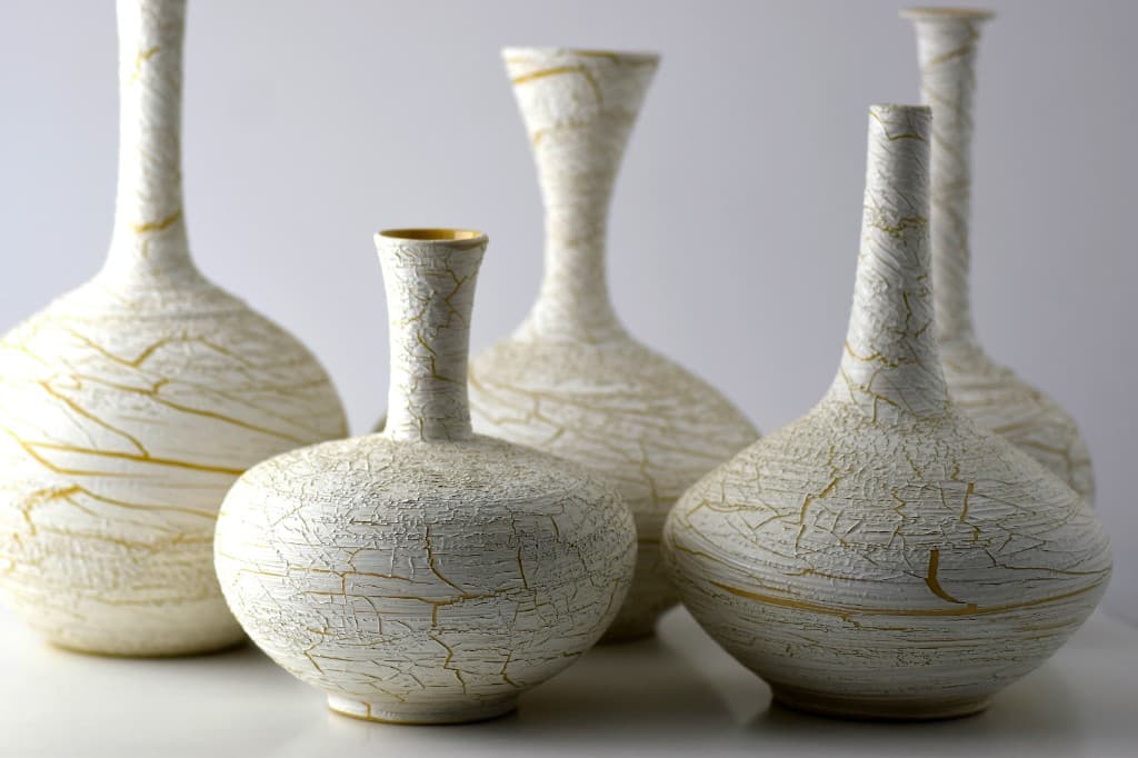 White crackle-glaze vases with fine gold lines